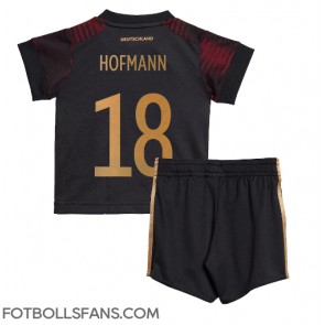 Tyskland Jonas Hofmann #18 Replika Bortatröja Barn VM 2022 Kortärmad (+ Korta byxor)